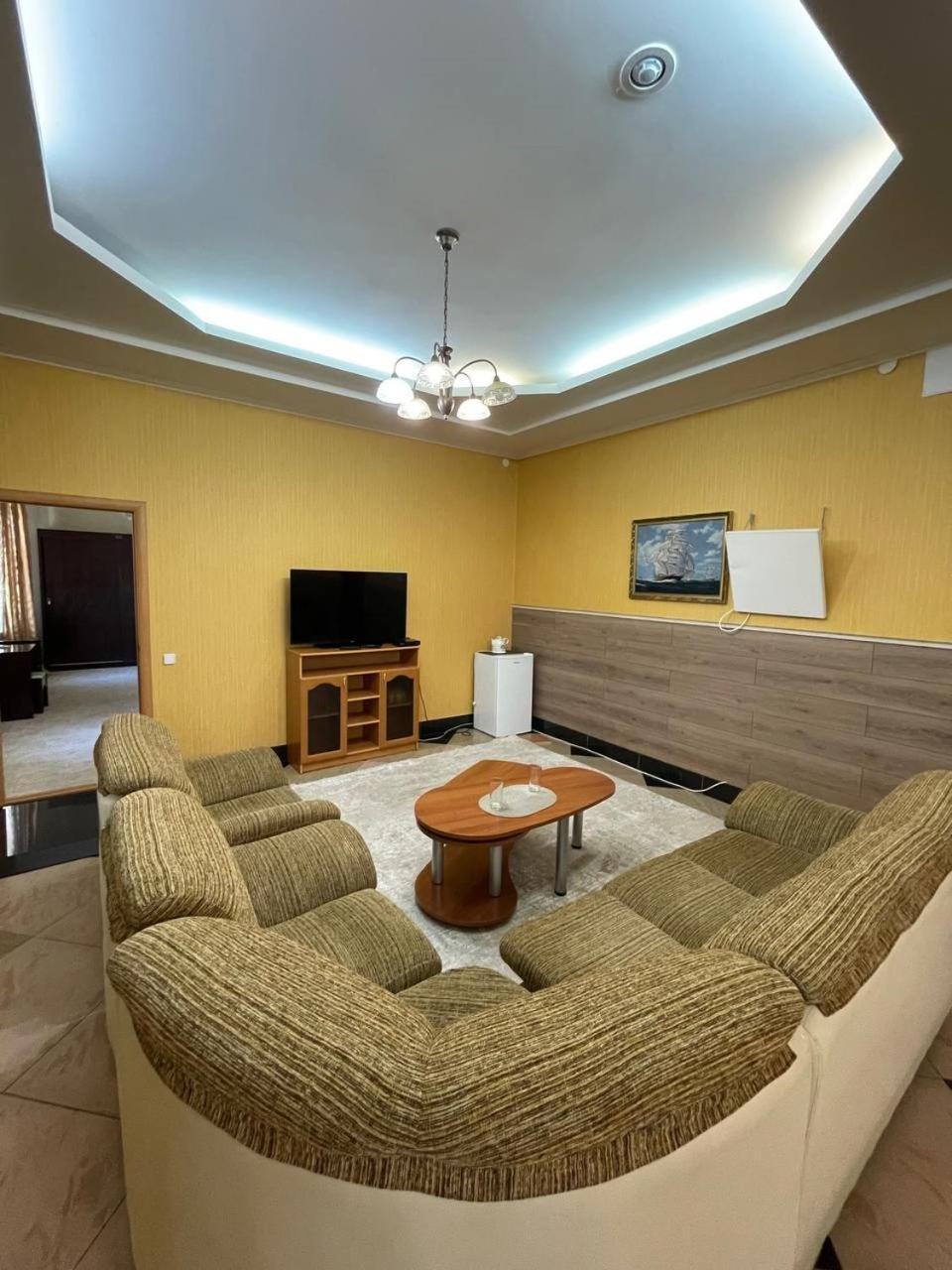 Shanyrak Hotel Temirtau ภายนอก รูปภาพ